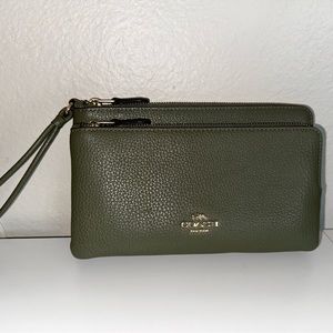 COACH Double Zip Wallet in Gold/Military Green